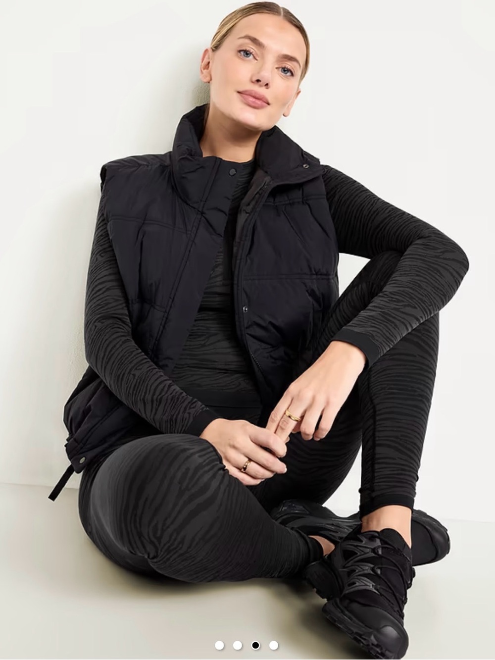 Old Navy Seamless Jacquard Mock - Neck Half - Zip Top and Leggings Set